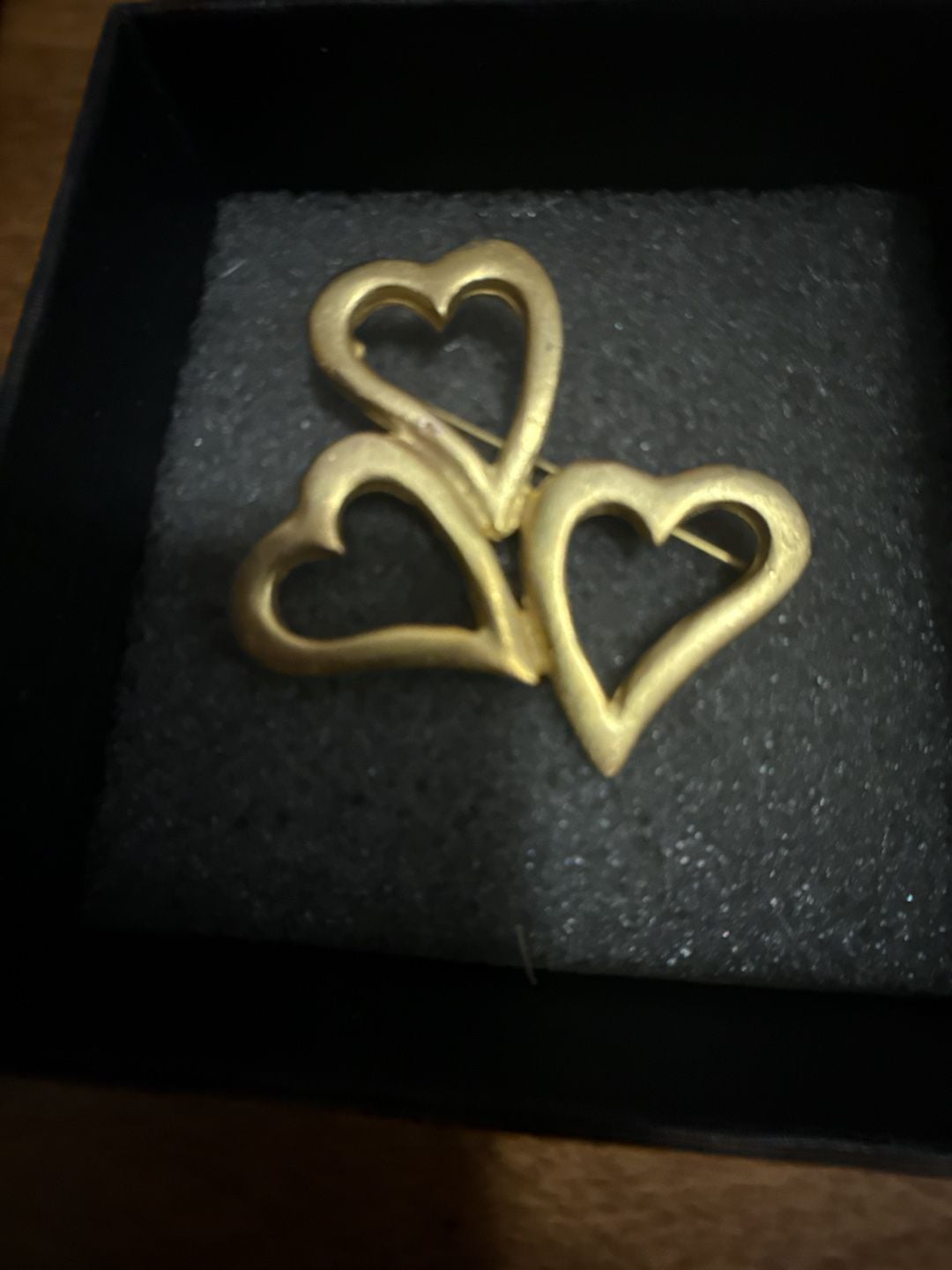 Vintage Gold Tone Triple Heart Brooch Pin 2