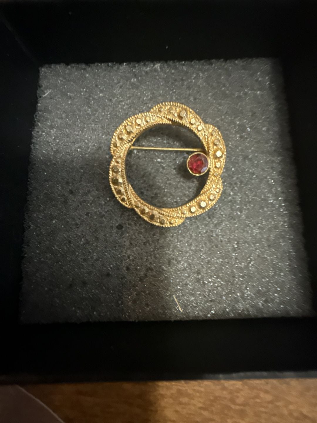 Vintage Gold Tone Circle Brooch With Red Stone 2