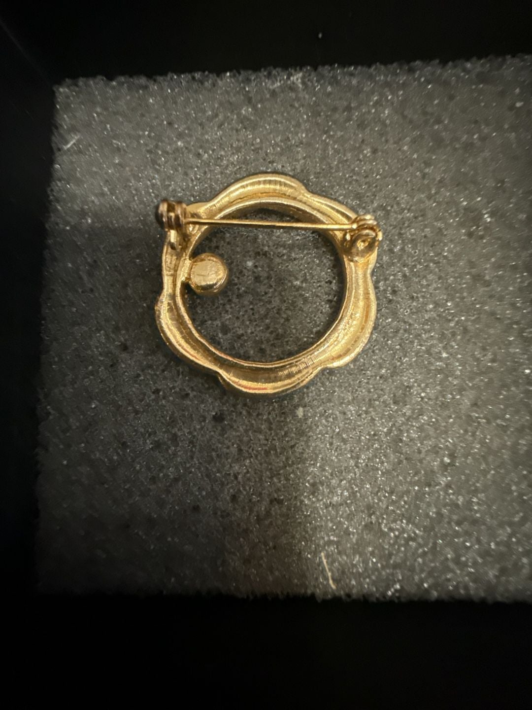 Vintage Gold Tone Circle Brooch With Red Stone 4
