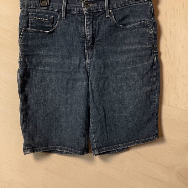 Levi's Bermuda Denim Shorts Size 8 Medium Wash Blue