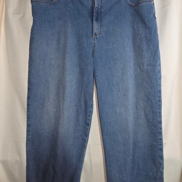 Gloria Vanderbilt Amanda capri Jeans Size 16 Blue Straight Leg Denim