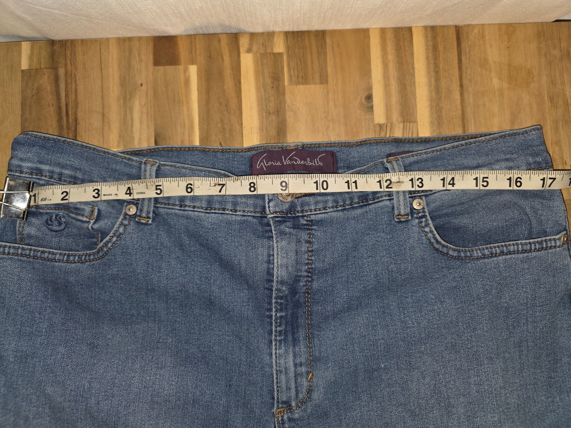 Gloria Vanderbilt Amanda capri Jeans Size 16 Blue Straight Leg Denim 4