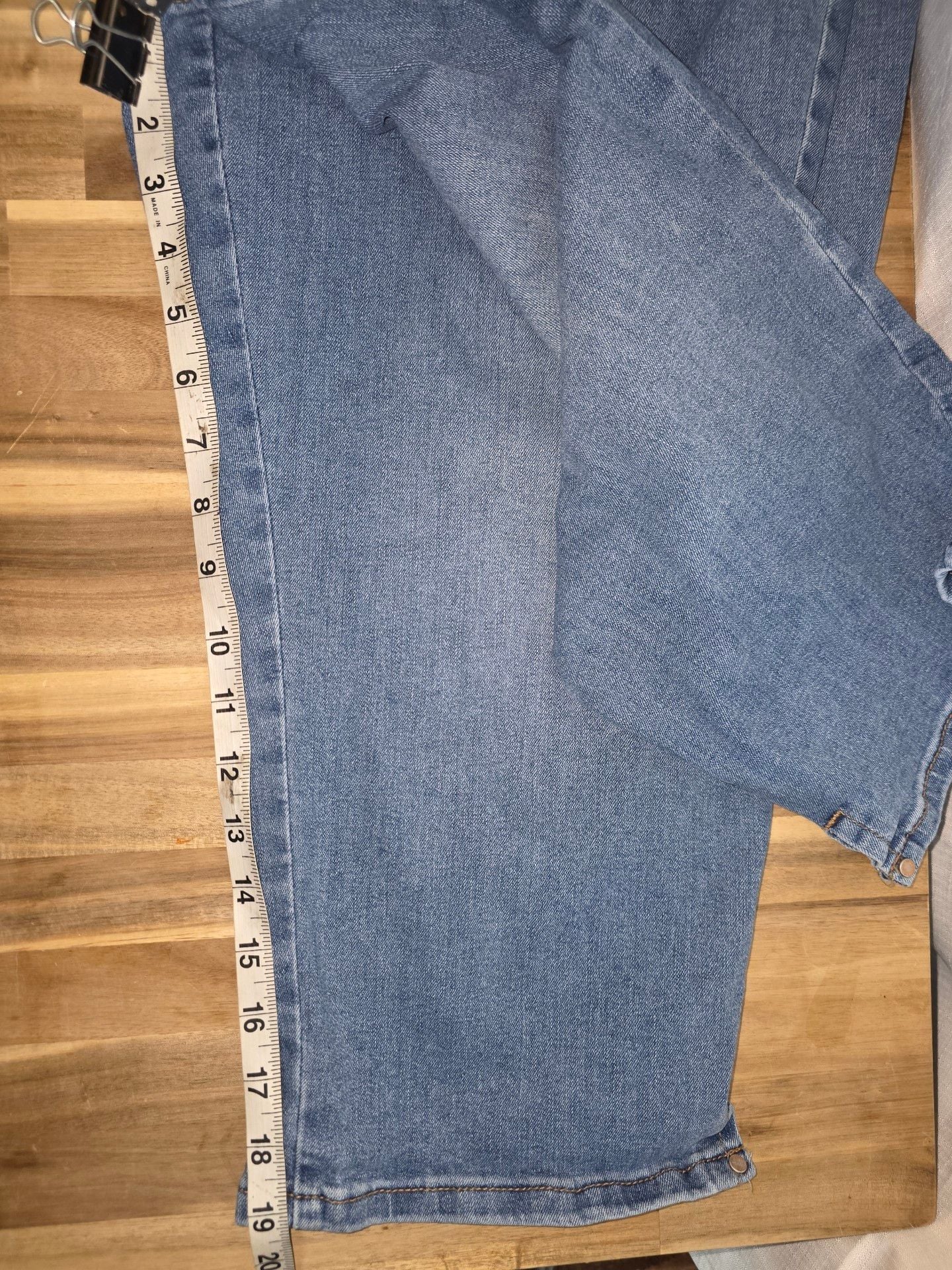 Gloria Vanderbilt Amanda capri Jeans Size 16 Blue Straight Leg Denim 6