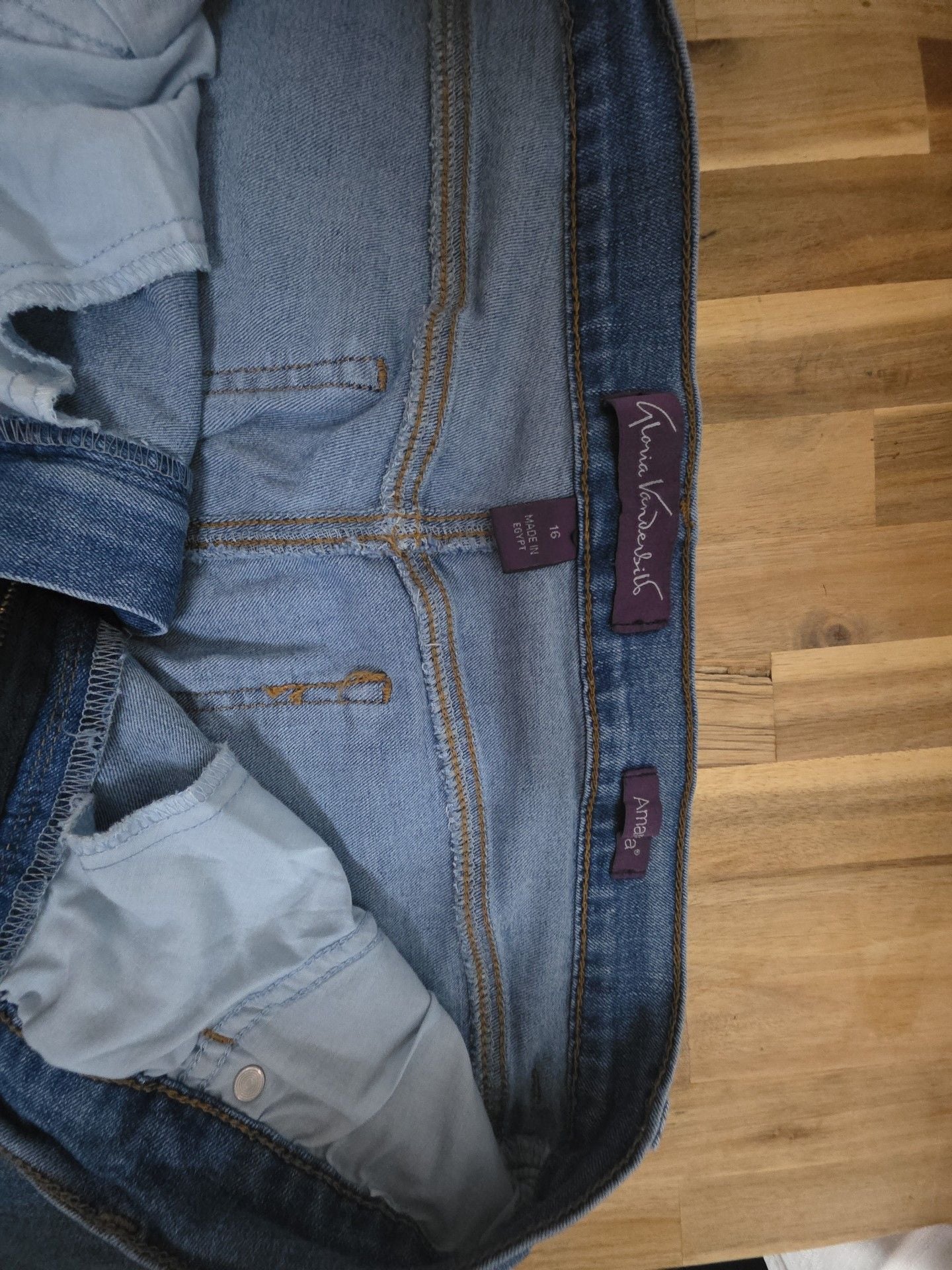 Gloria Vanderbilt Amanda capri Jeans Size 16 Blue Straight Leg Denim 7