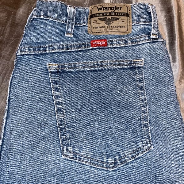 Wrangler Mens Denim Shorts Blue Flat Front Relaxed Fit Classic Rise 42 Regular