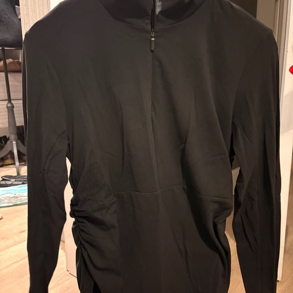 Athleta Transcend Half Zip Size L Black Pullover Top