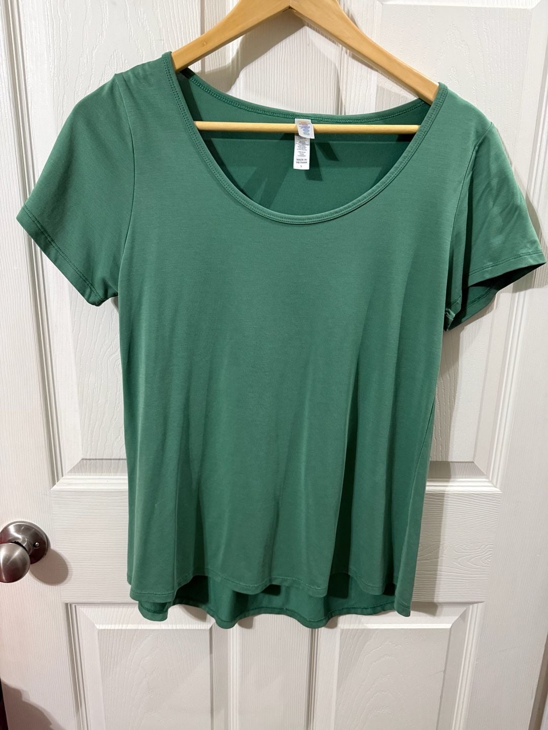 LuLaRoe T-Shirt Size S Green Modal Polyester Scoop Neck Short Sleeve 2