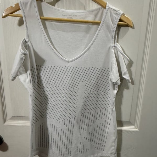 Calvin Klein Jeans Cold Shoulder T-Shirt Size M White Sequins