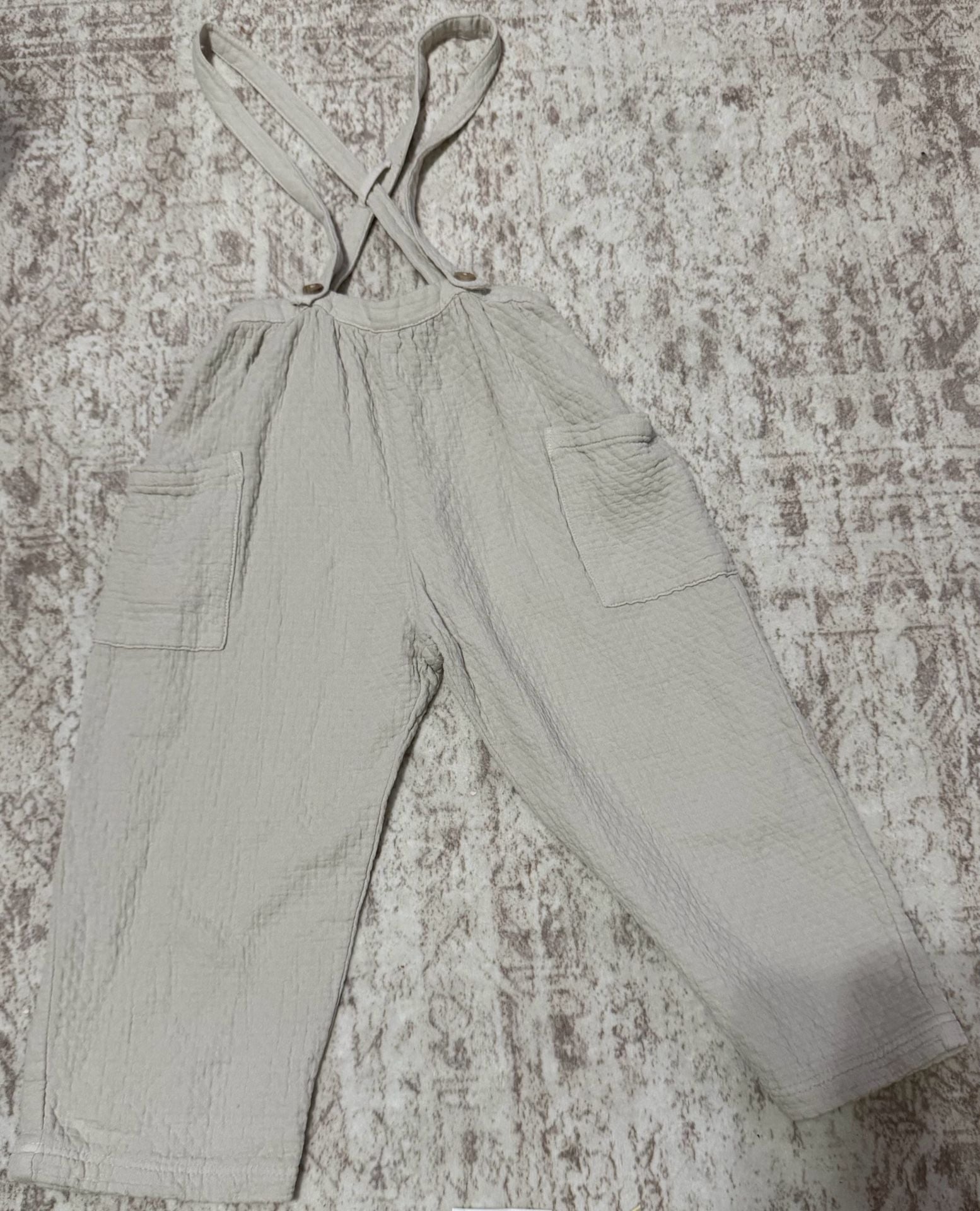Size 4-5 Years
Zara Overalls Beige Textured Gauze Suspender Pants 2