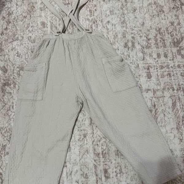 Size 4-5 Years
Zara Overalls Beige Textured Gauze Suspender Pants