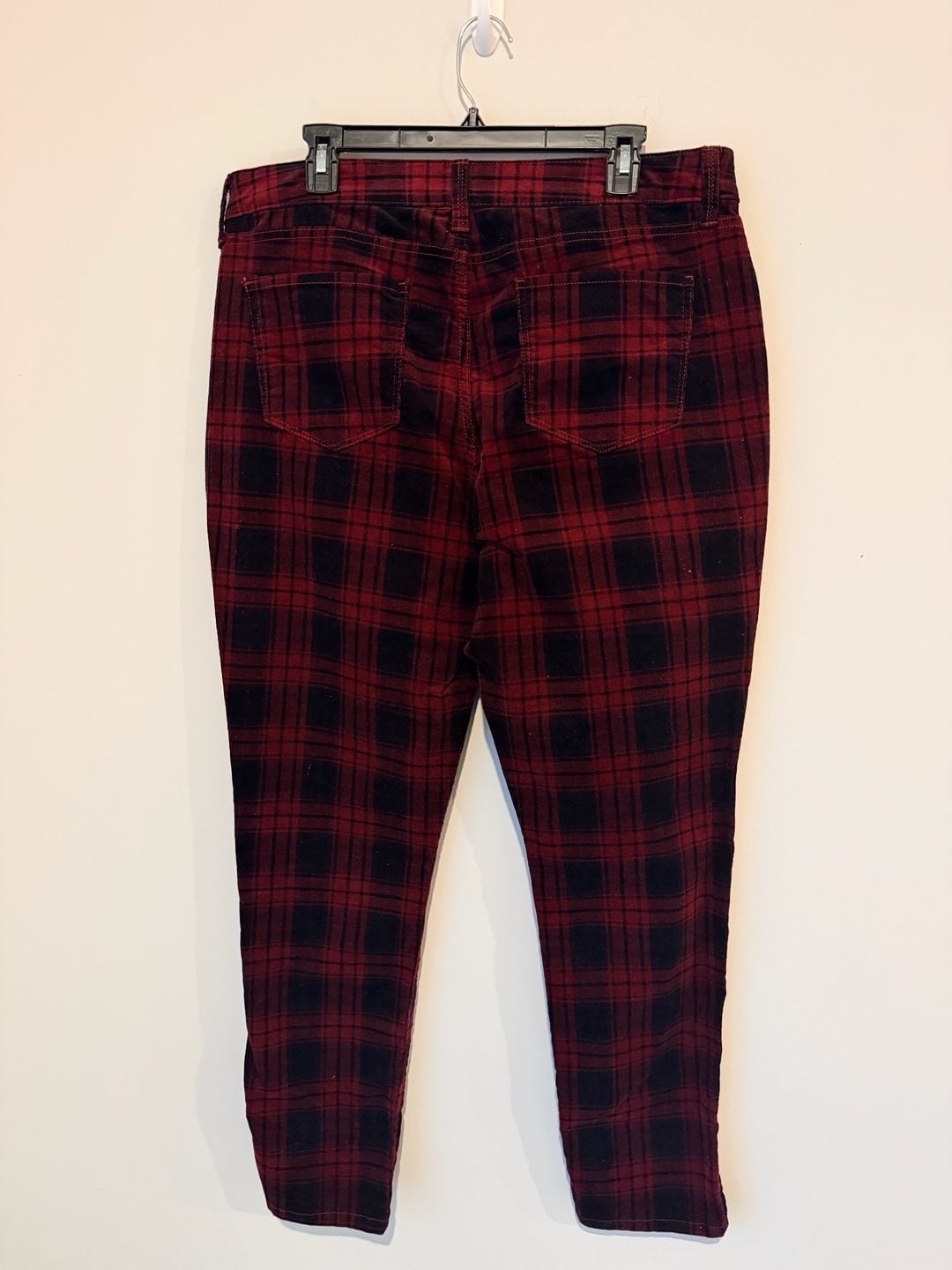 St. John's Bay Skinny Leg Pants Size 16 Red Black Plaid Tartan Corduroy 7