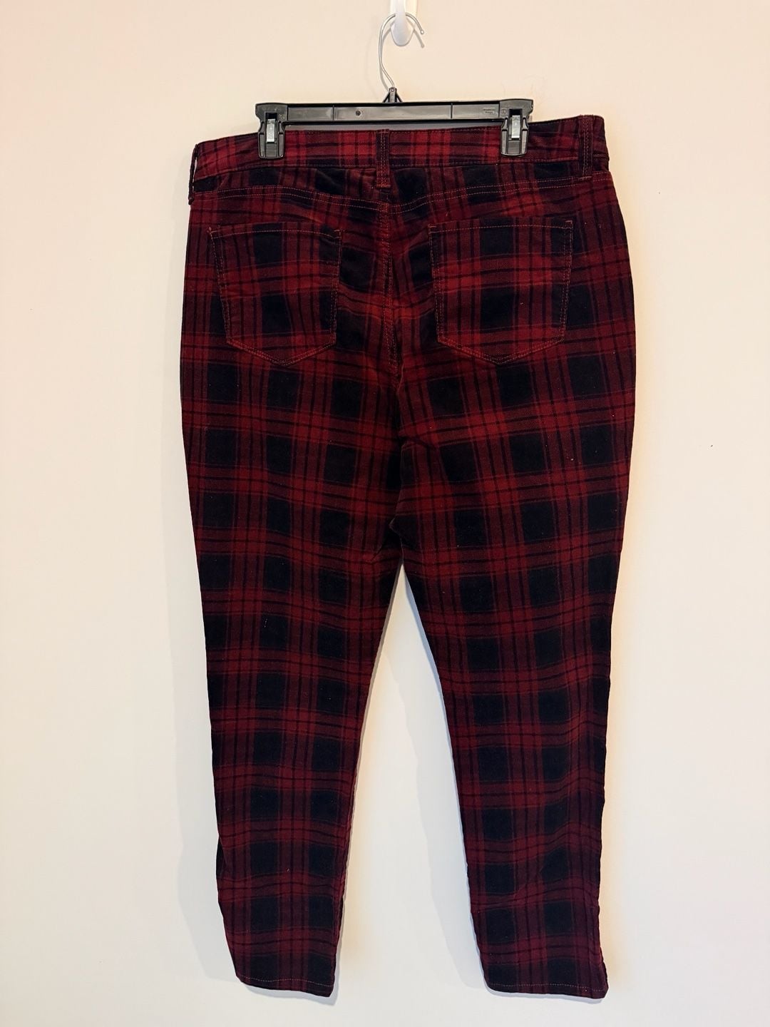 St. John's Bay Skinny Leg Pants Size 16 Red Black Plaid Tartan Corduroy 8