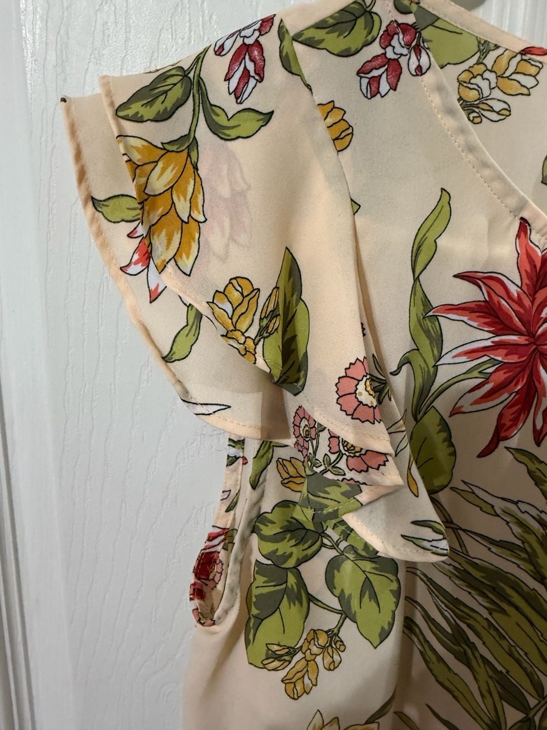 LOFT Outlet Blouse Size M Floral Print Ruffle Sleeve Beige 4