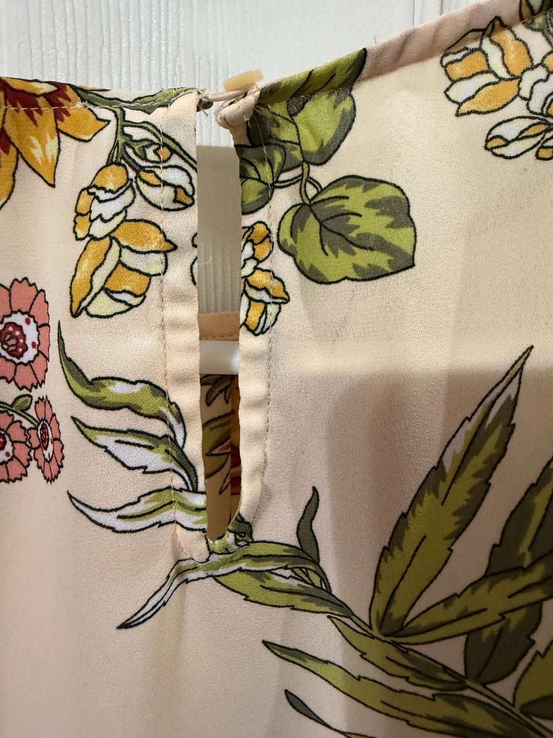 LOFT Outlet Blouse Size M Floral Print Ruffle Sleeve Beige 5