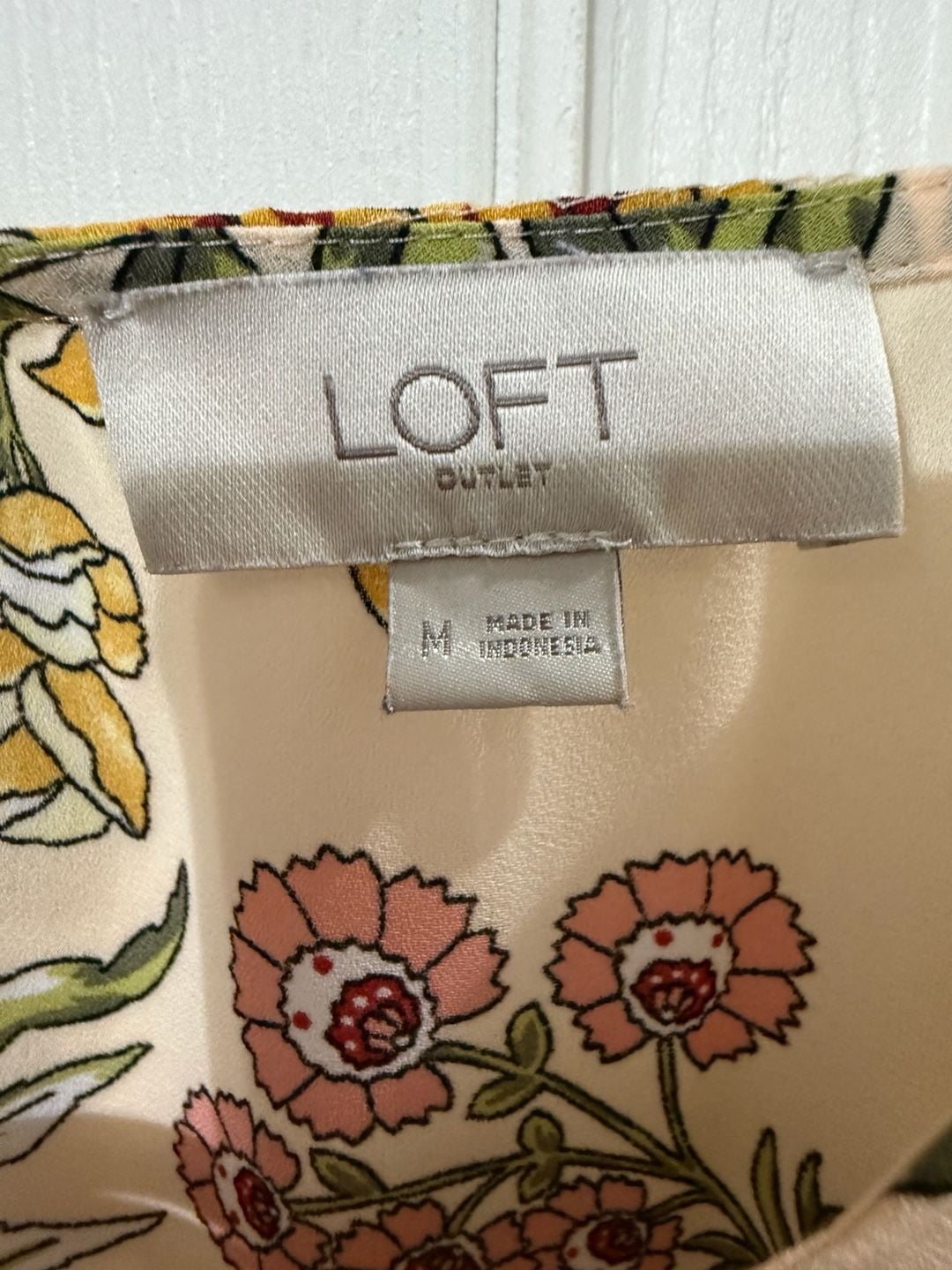 LOFT Outlet Blouse Size M Floral Print Ruffle Sleeve Beige 6