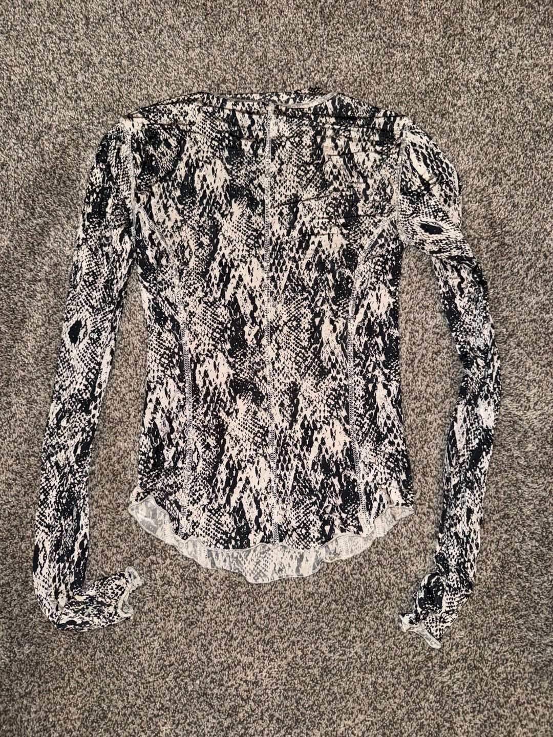 Free People Long Sleeve Top Size XS Snake Print 4