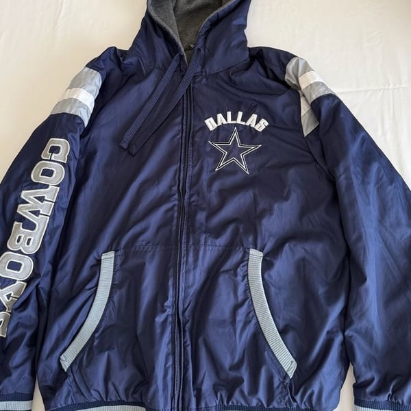 Dallas Cowboys NFL Jacket Size L reversible Hooded Full Zip football fan