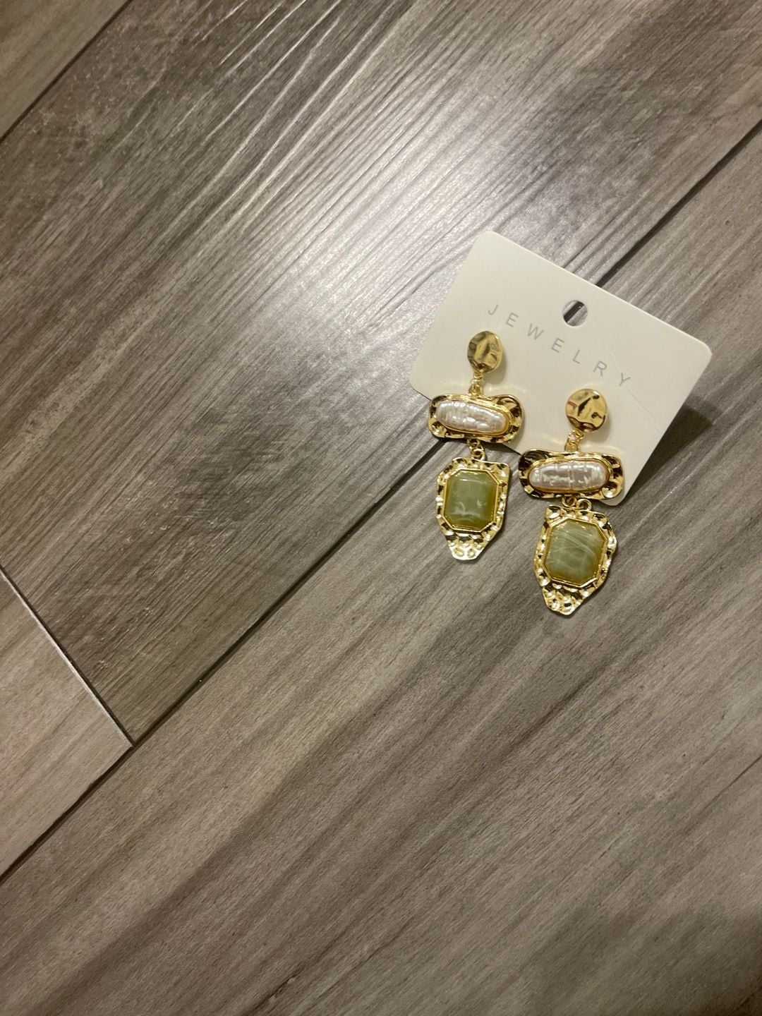 1 Pair Baroque Pearl & Green Resin Dangle Earrings, Vintage Luxury Style For Commute, Date, Formal Event, Holiday 3