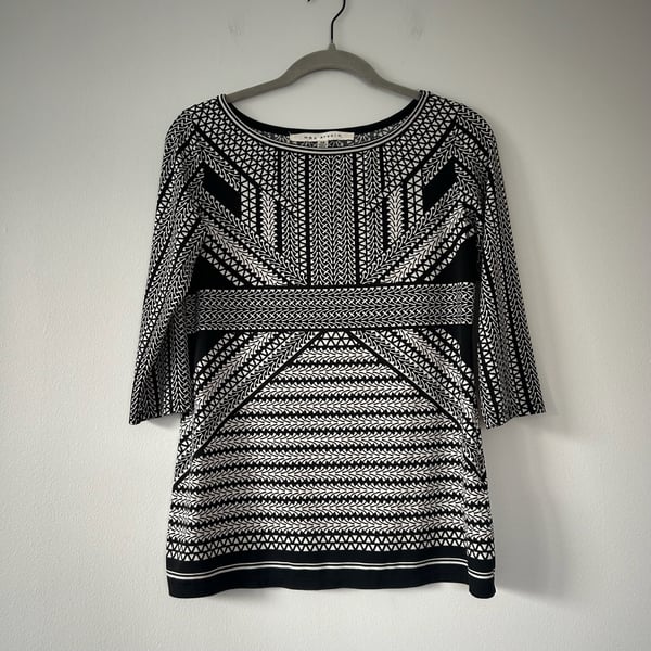 Max Studio Tunic Size XS Black White Geometric Print 3/4 Sleeve Top