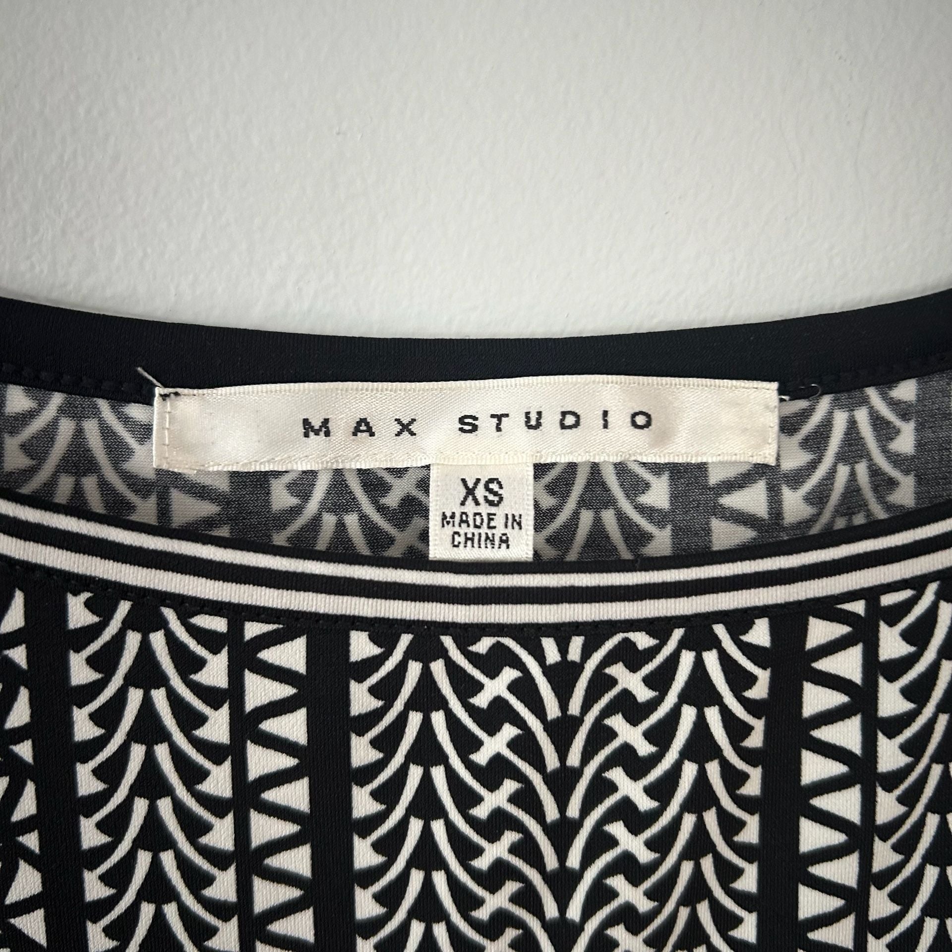 Max Studio Tunic Size XS Black White Geometric Print 3/4 Sleeve Top 4