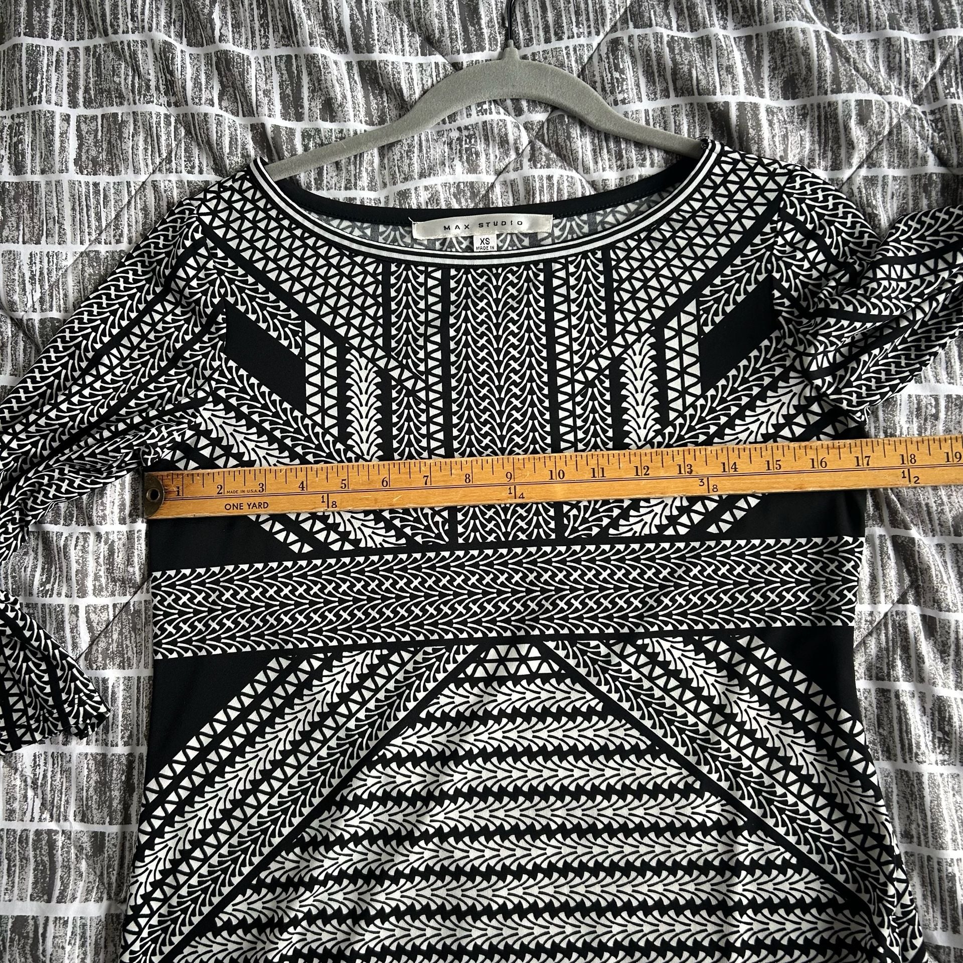 Max Studio Tunic Size XS Black White Geometric Print 3/4 Sleeve Top 3