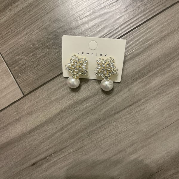 1 Pair Faux Pearl Rhinestone Decor Snowflake Cluster Earrings, Summer Sparkling Beach Vacation Style Drop Earrings With Silver Needles Ear Jewelry Accessories