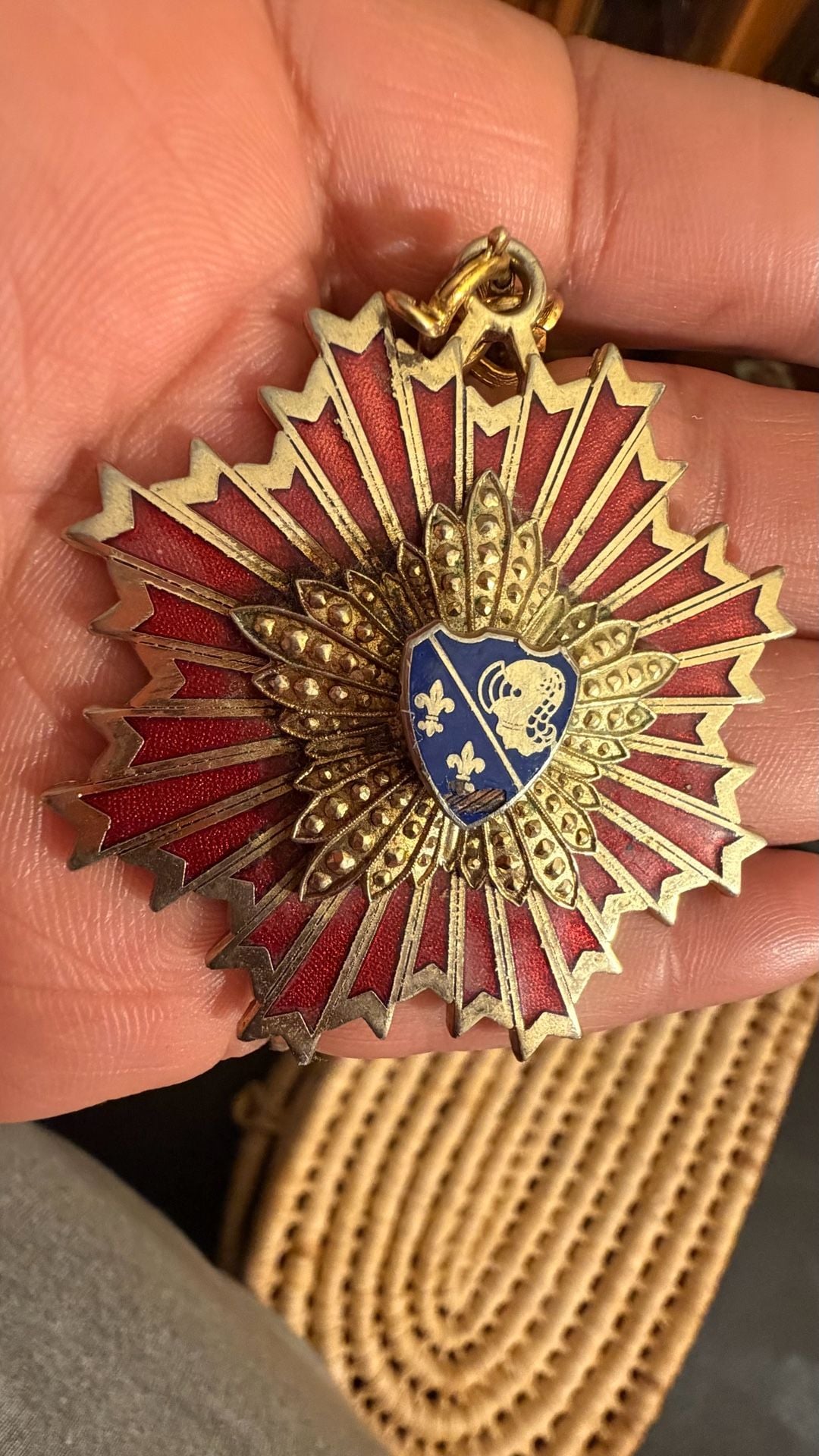 Vintage Heraldic Sunburst Red Enamel Shield Pendant Necklace 3