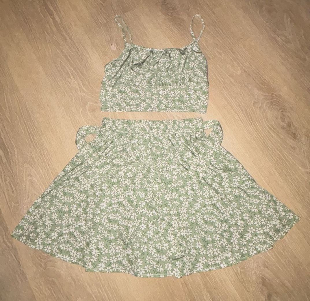 2 Piece Outfit Size XS Floral Cami Skirt 1
