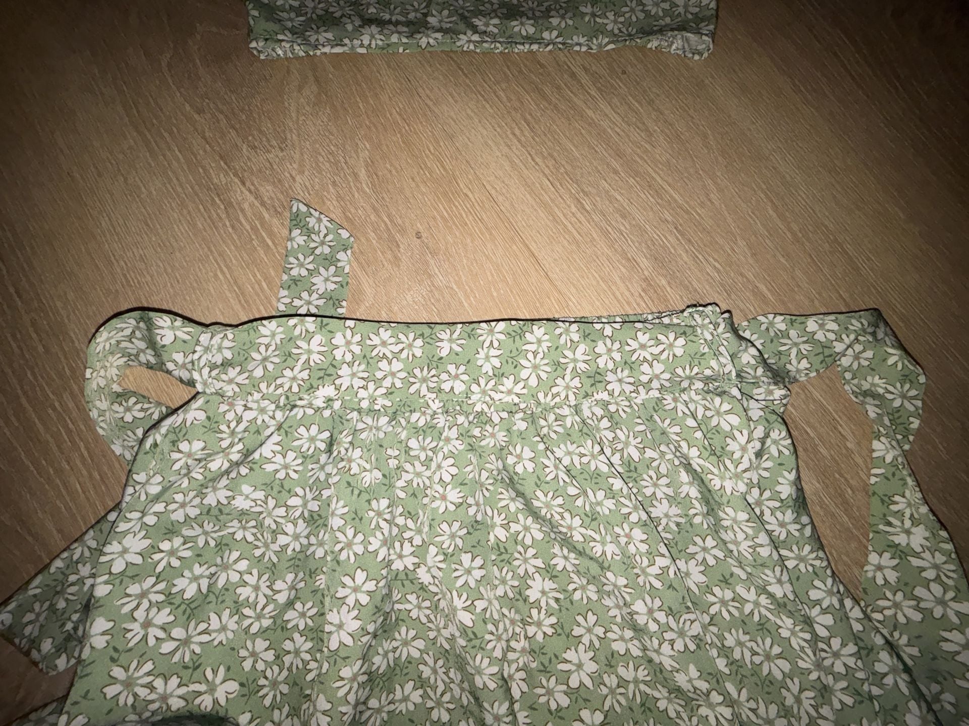 2 Piece Outfit Size XS Floral Cami Skirt 2