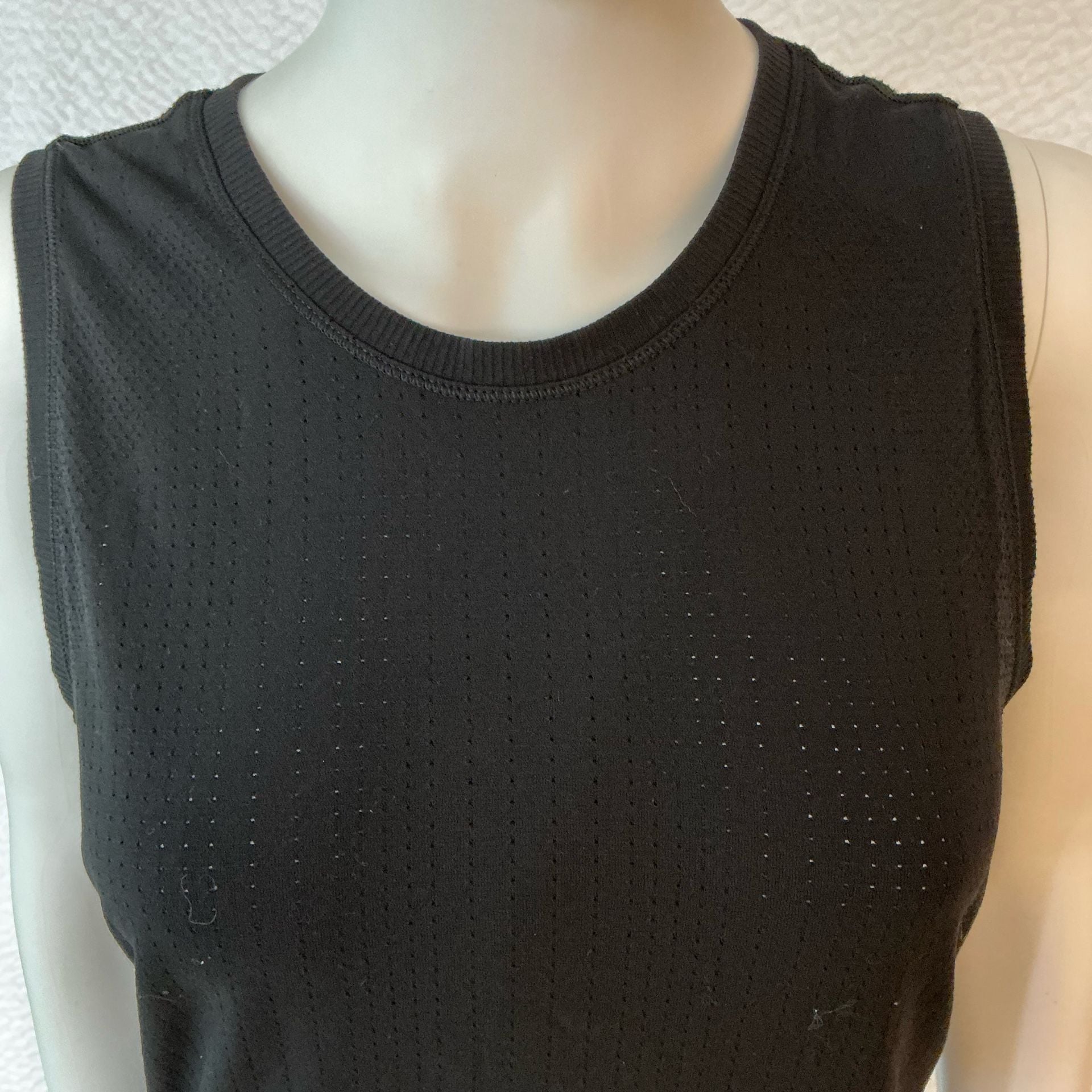 Athleta Tank Top Size S Black Perforated Knit Sleeveless 4