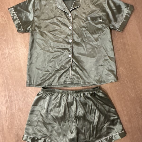 Satin Pajama Set Size L Green Button-Down Shorts