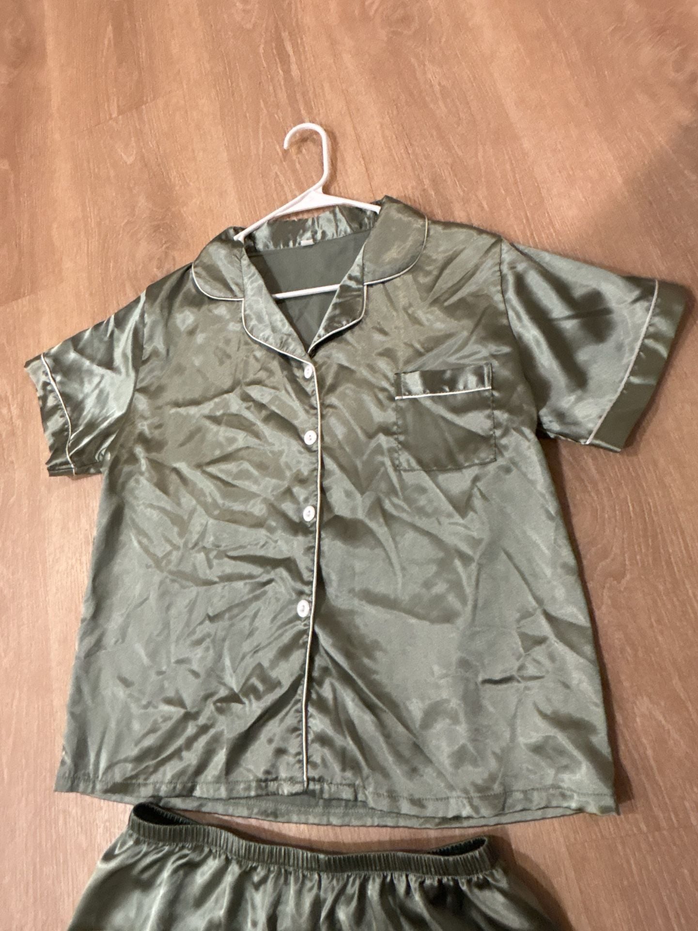 Satin Pajama Set Size L Green Button-Down Shorts 2