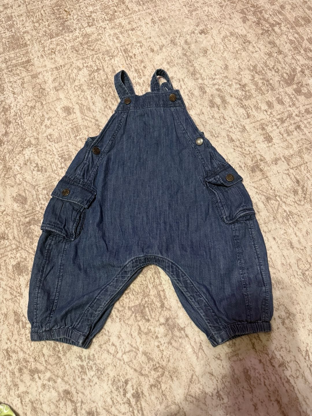 Size 6-12m
Baby Gap Denim Cargo Overalls 2