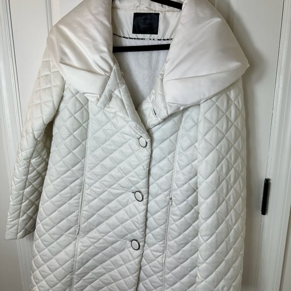 Batik Out Wear Quilted Coat Size 40 Ivory Diamond Quilt Oversized Collar