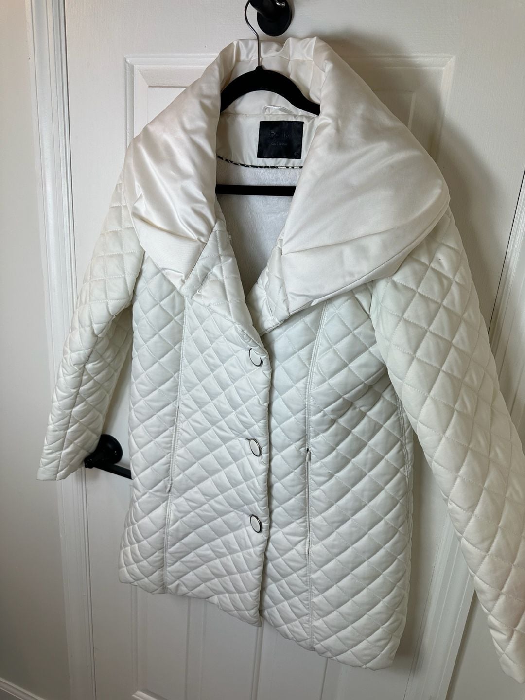 Batik Out Wear Quilted Coat Size 40 Ivory Diamond Quilt Oversized Collar 3