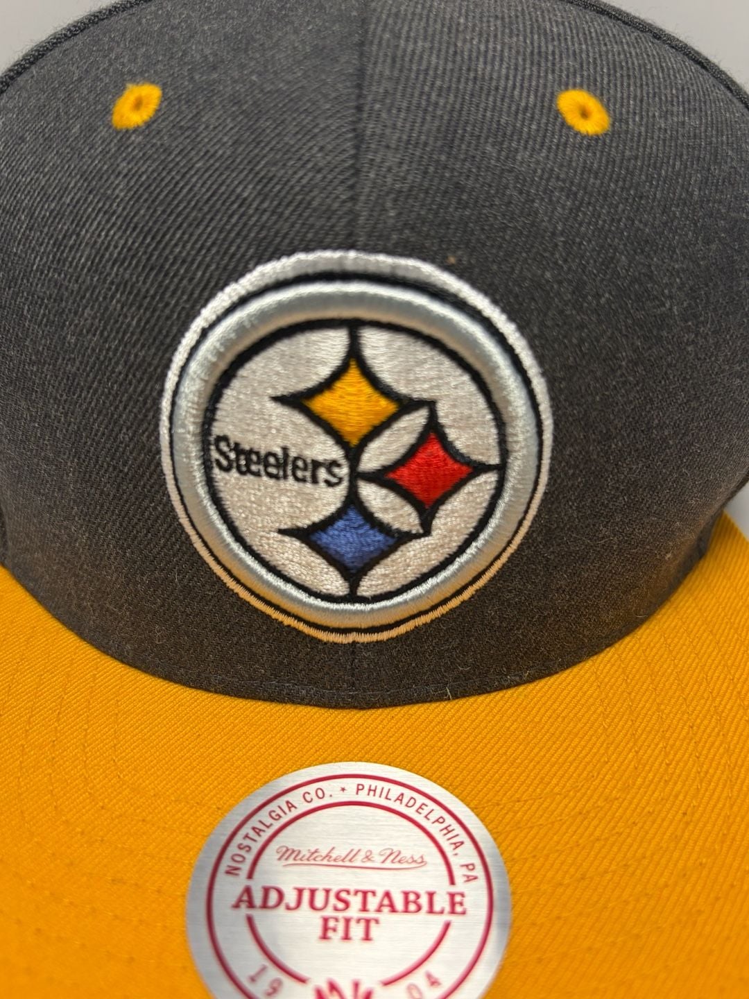 Mitchell & Ness Pittsburgh Steelers Snapback Hat Grey Yellow NFL 4
