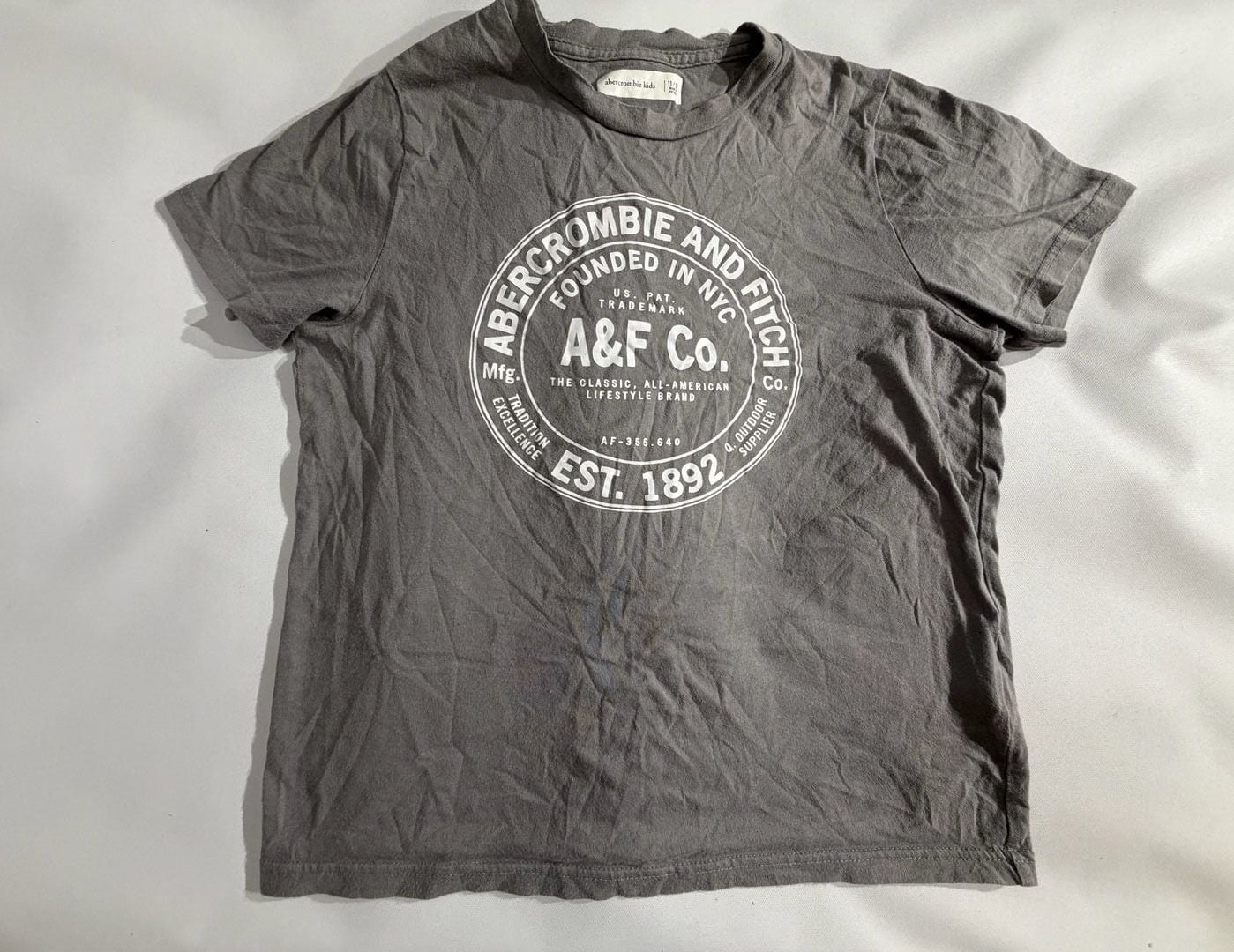 Abercrombie Kids Grey Graphic T-Shirt Size 11/12 2