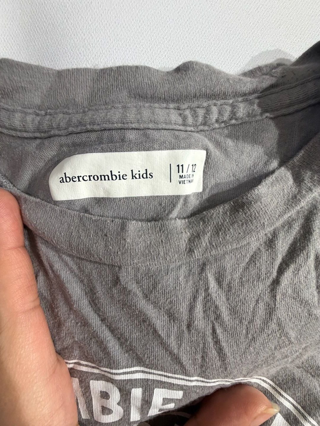 Abercrombie Kids Grey Graphic T-Shirt Size 11/12 3