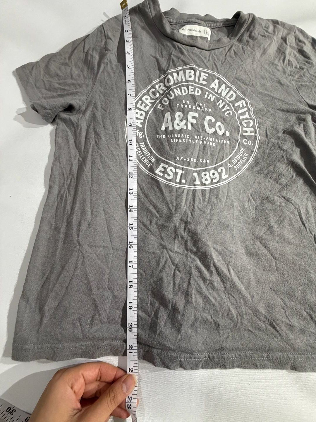 Abercrombie Kids Grey Graphic T-Shirt Size 11/12 4