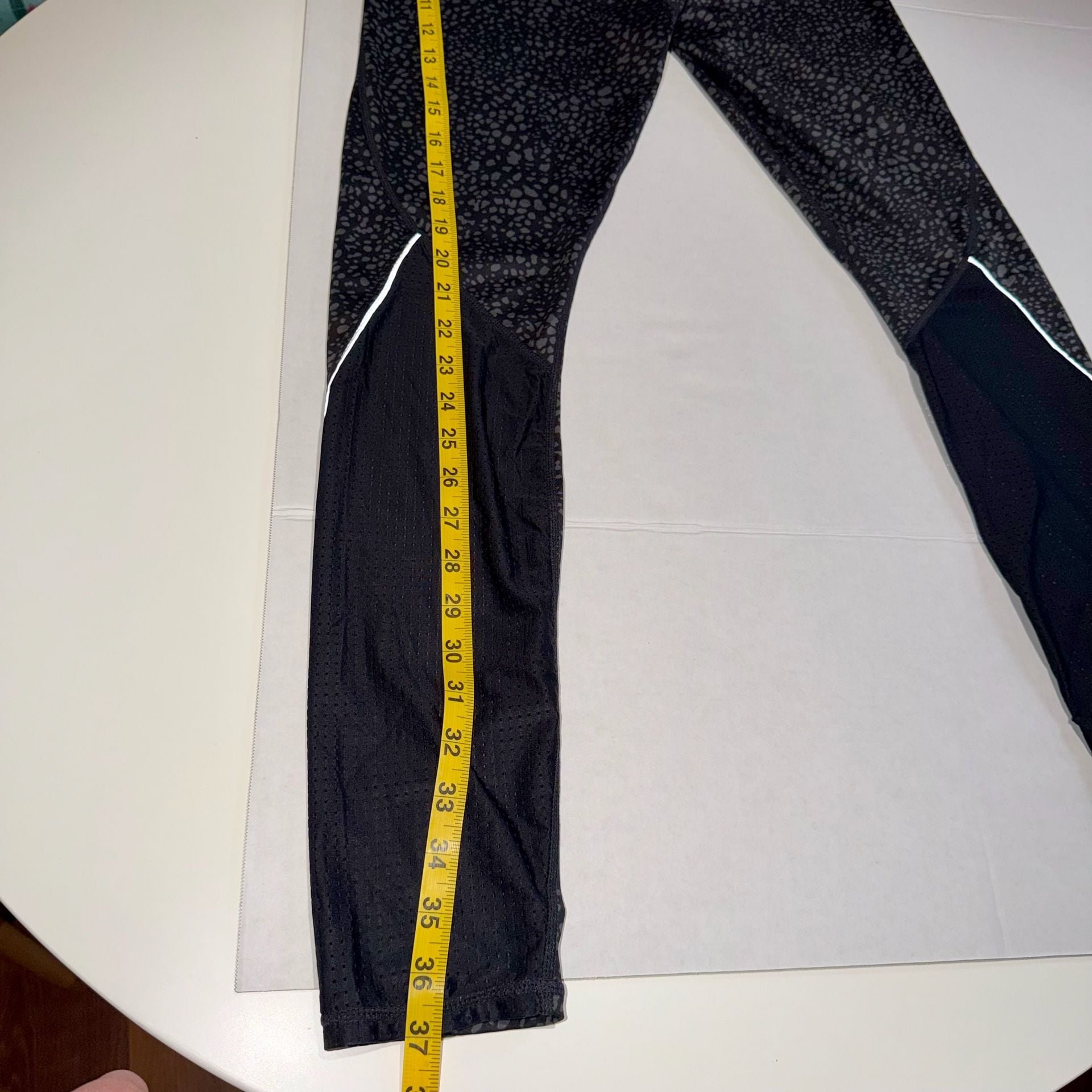 Fabletics Stride 9 High Waisted Motion365 Leggings Gray Black Leopard Mesh Trim 12