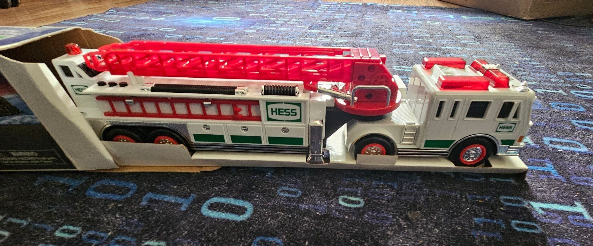 Hess 2000 Toy Fire Truck 7