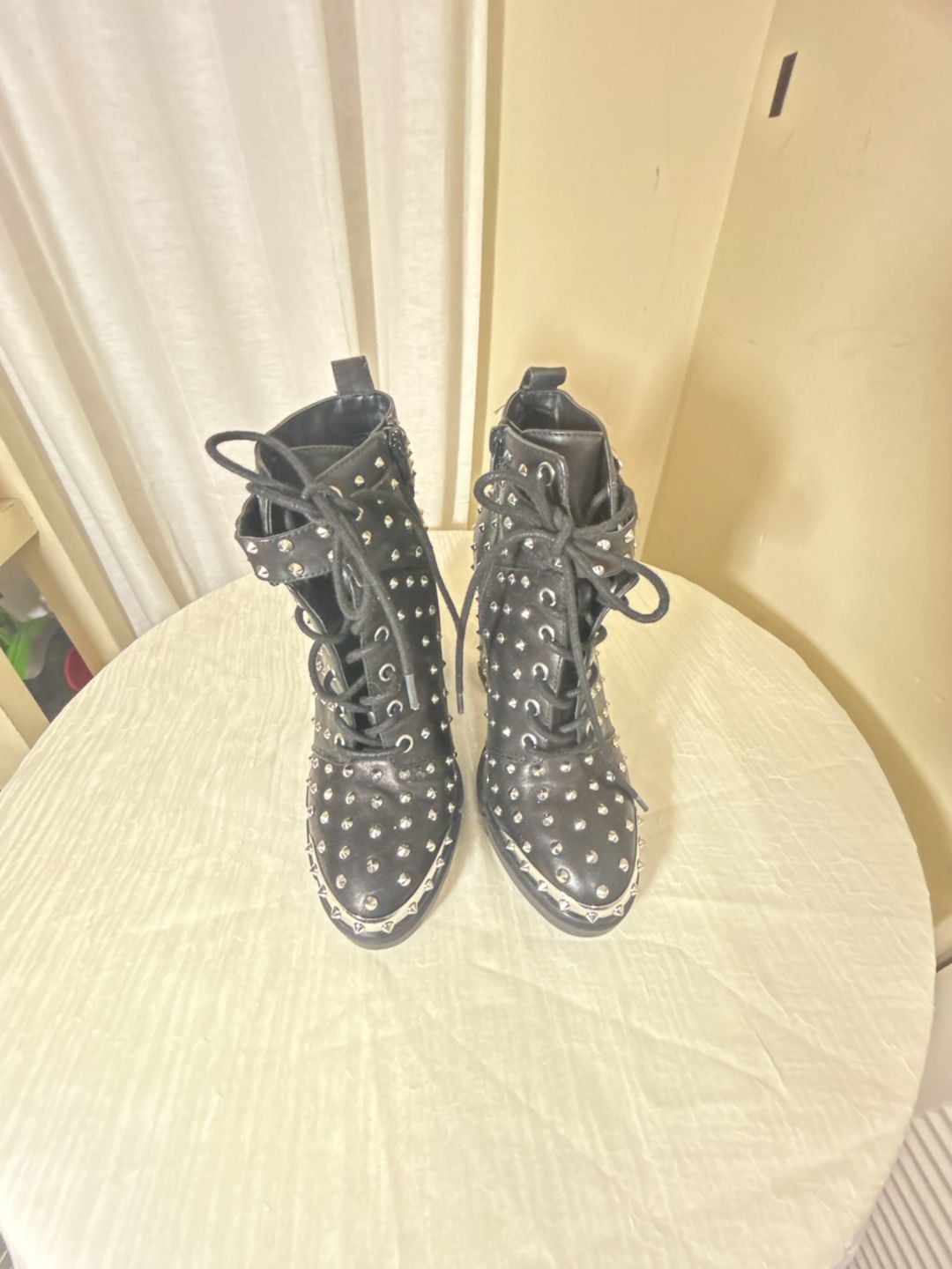 Gianni Bini 9M Spike ankle boots , gothic , biker style
2