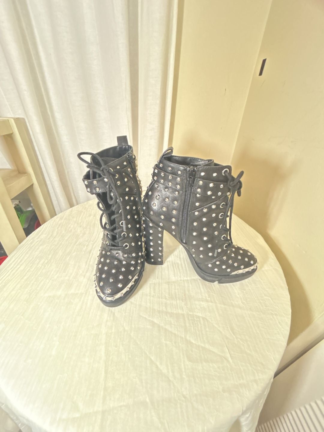 Gianni Bini 9M Spike ankle boots , gothic , biker style
3