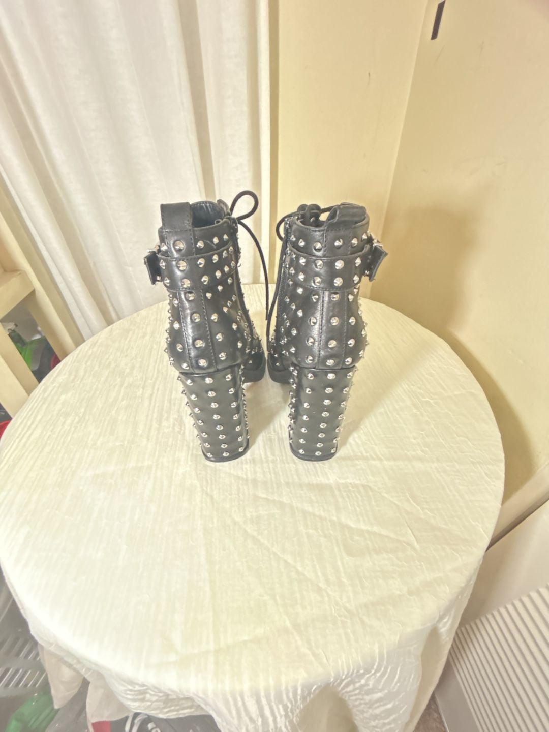Gianni Bini 9M Spike ankle boots , gothic , biker style
5