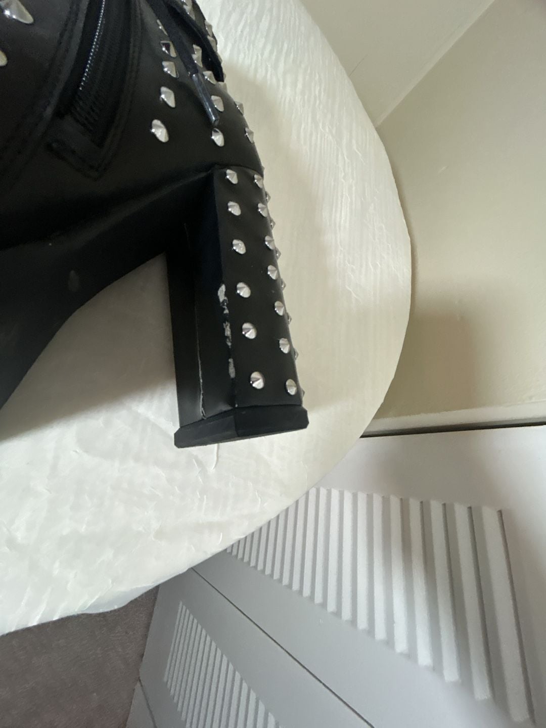 Gianni Bini 9M Spike ankle boots , gothic , biker style
8