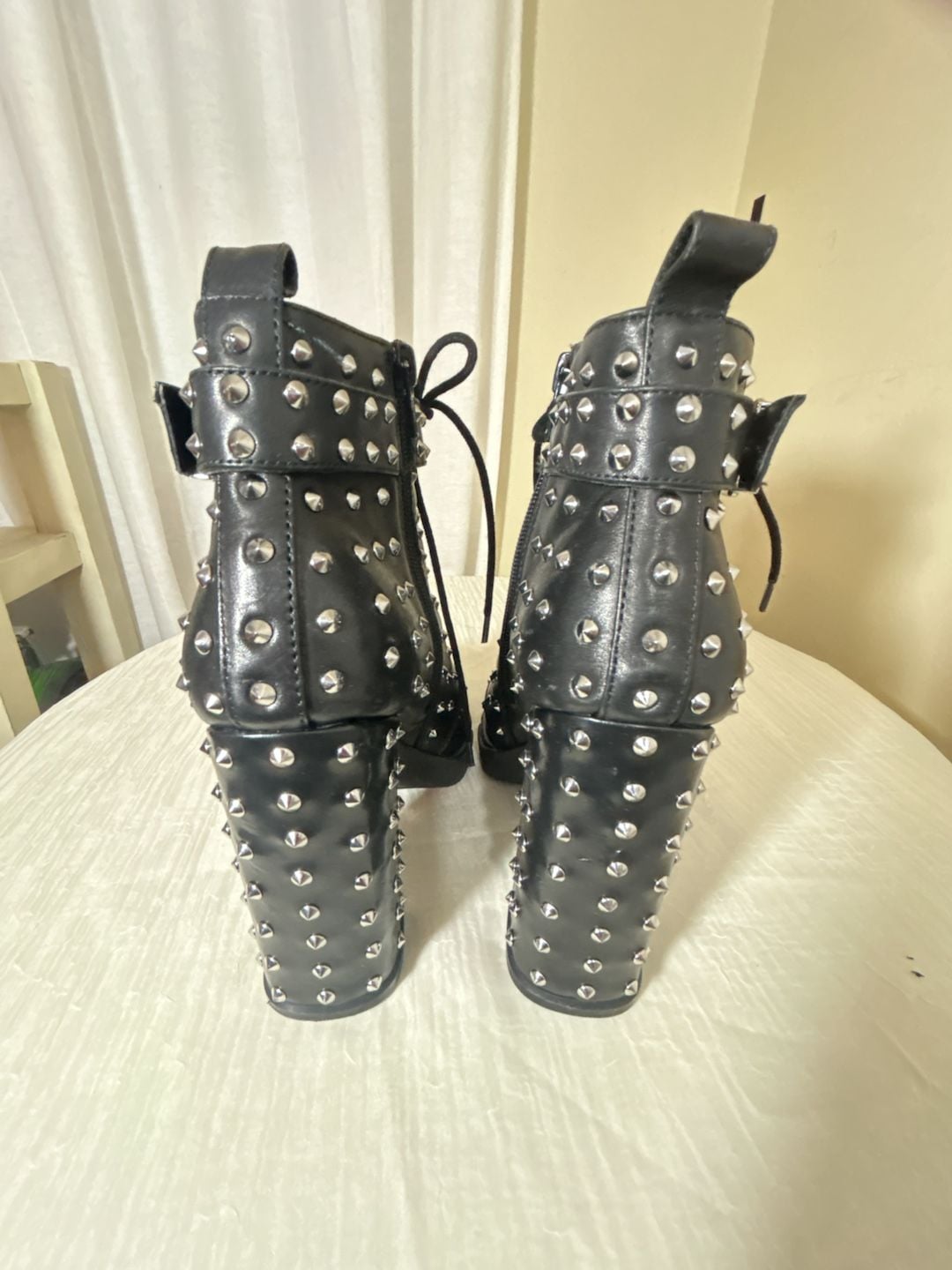 Gianni Bini 9M Spike ankle boots , gothic , biker style
9