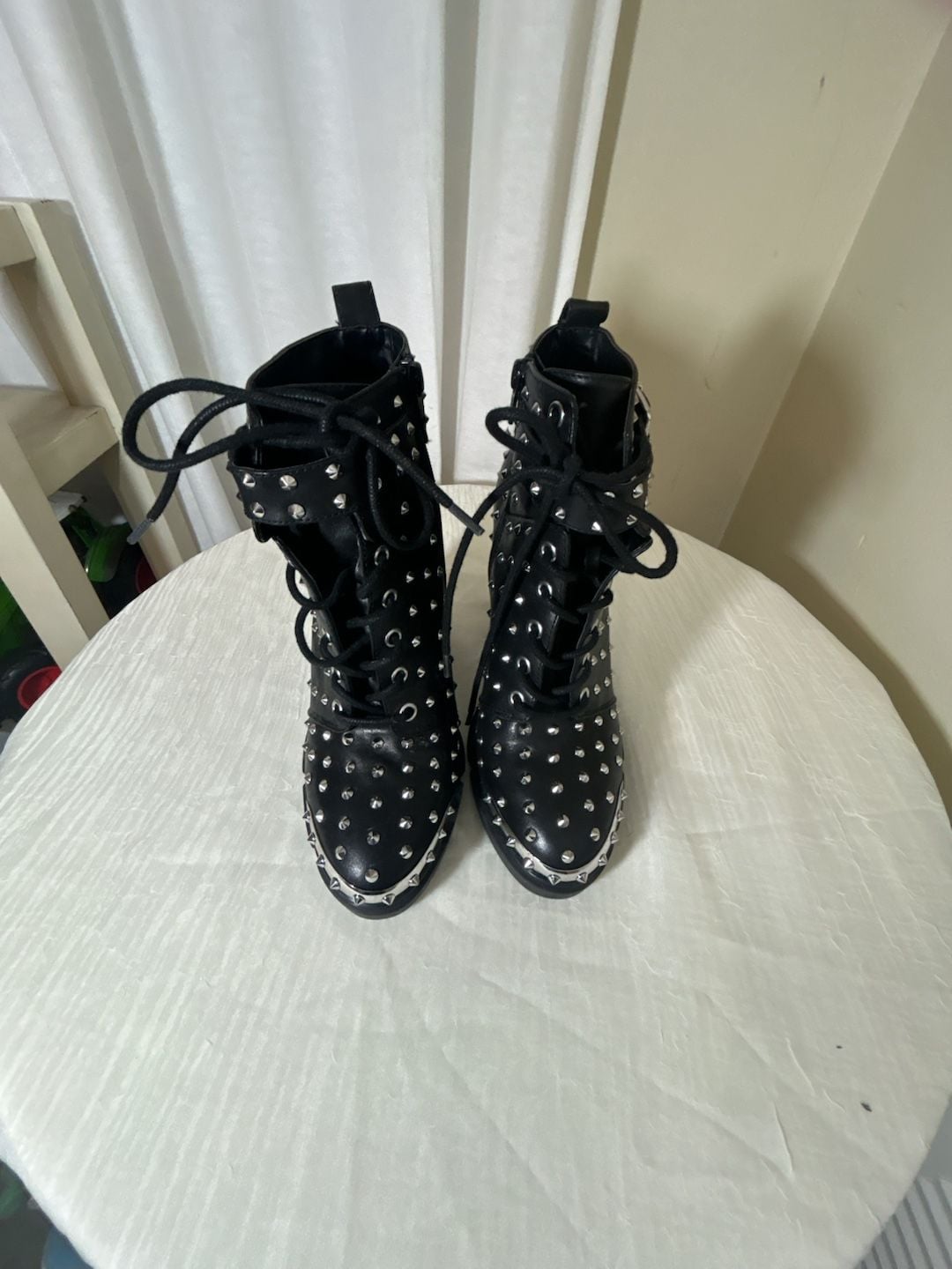 Gianni Bini 9M Spike ankle boots , gothic , biker style
16