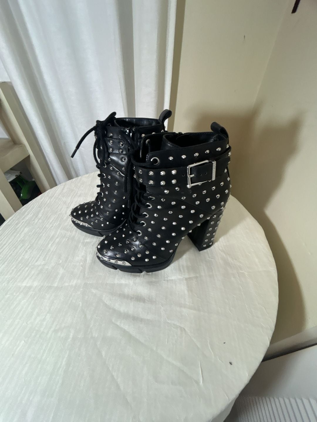 Gianni Bini 9M Spike ankle boots , gothic , biker style
17