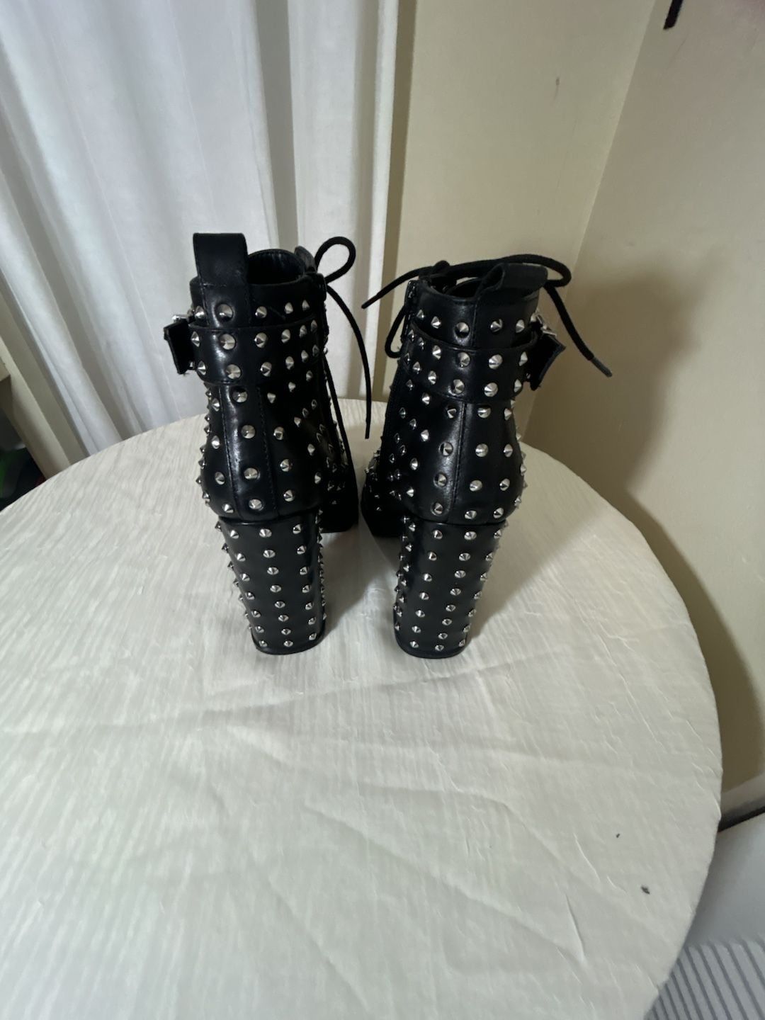 Gianni Bini 9M Spike ankle boots , gothic , biker style
18