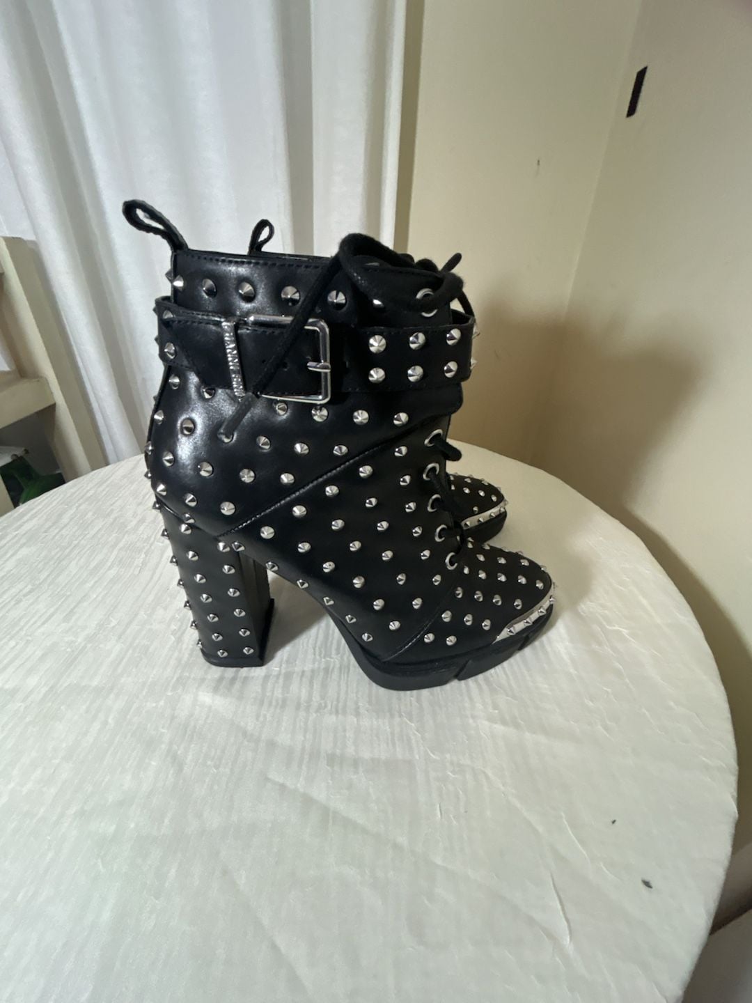 Gianni Bini 9M Spike ankle boots , gothic , biker style
19